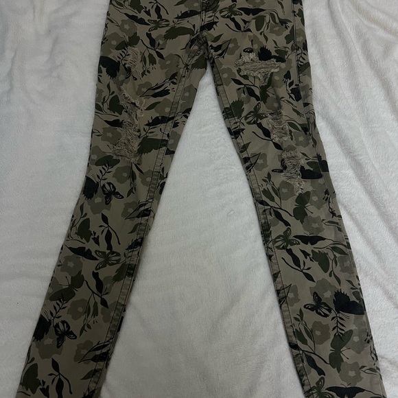 True Religion Green ripped  Camouflage Pants - Picture 2 of 5